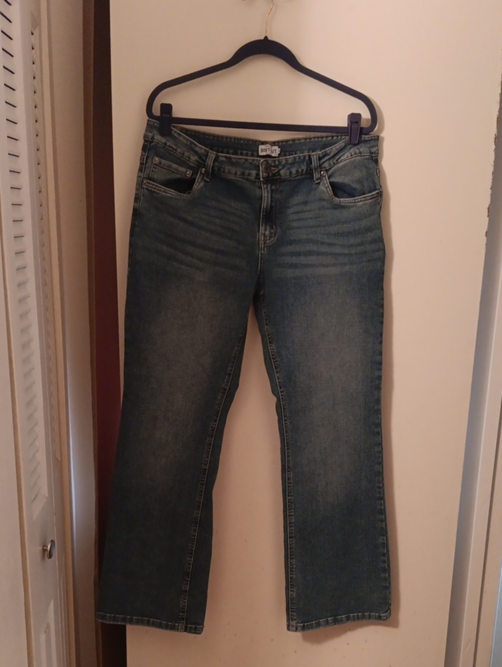 refuge Women's Bootcut Jeans — Medium Blue Wash